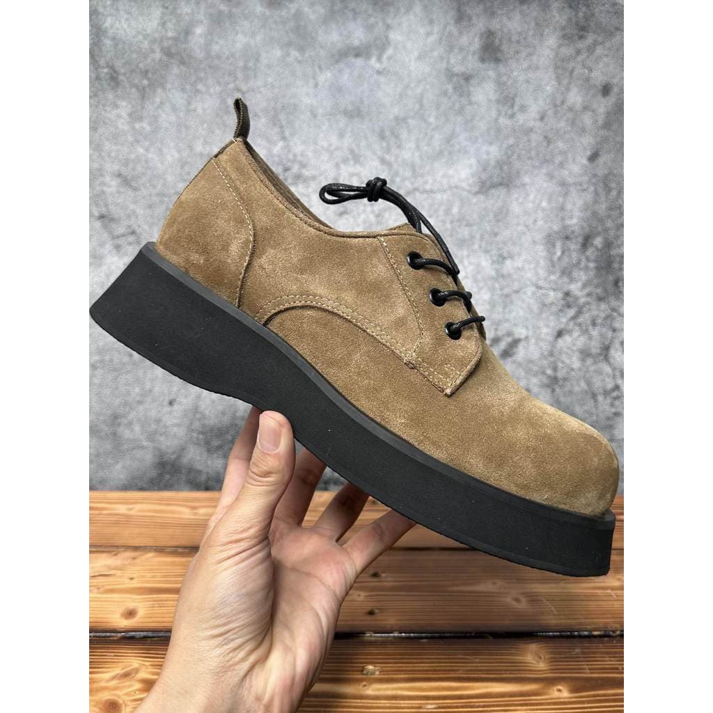 Primavera novo estilo de couro genuíno simples dedo do pé grande sapatos de couro casuais de sola grossa leve Derby sapa