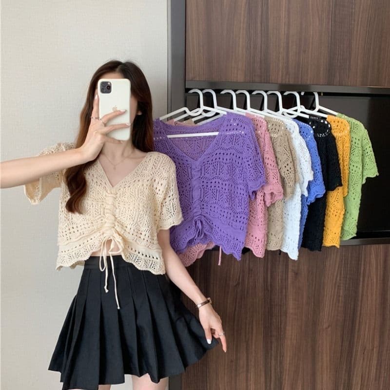 Versão coreana cordão com decote em V curto oco malhas 2023 verão novo estilo máquina cuidadosa camisa de manga curta to