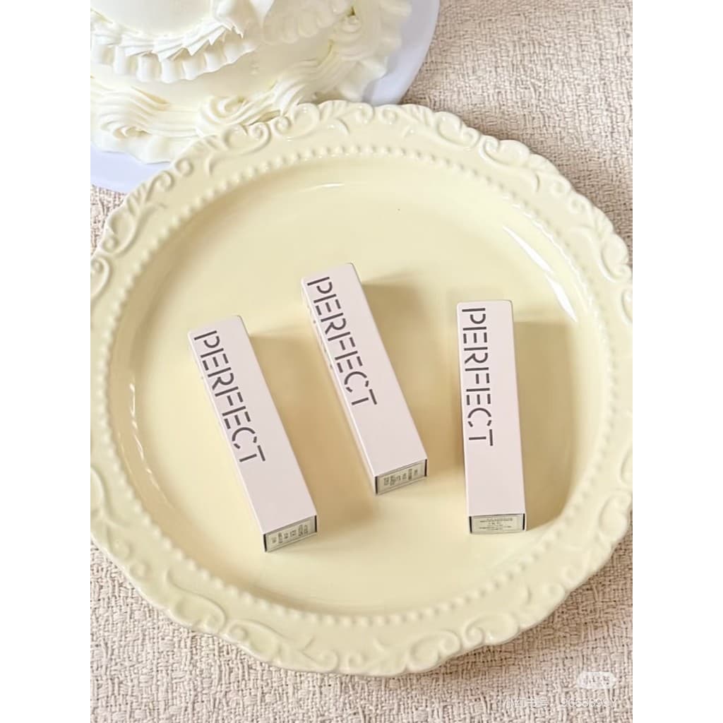 Diário perfeito terceira geração máscara biônica essência batom fosco tubo branco 931 linhas labiais leves cor Nude clar
