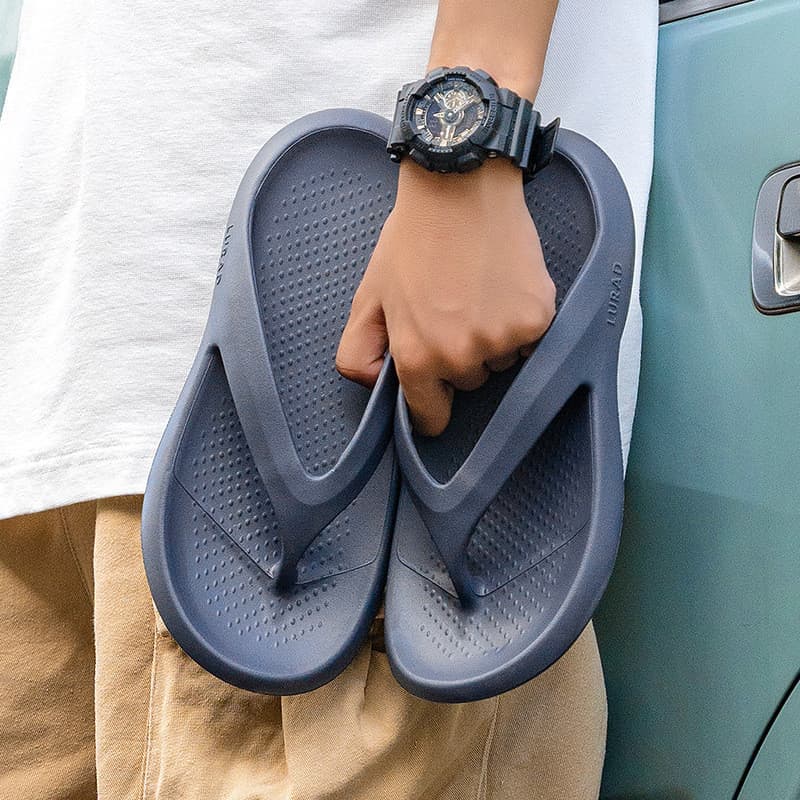 Chinelos masculinos estilo de sola grossa antiderrapante desodorante flip-flops masculino macio exterior Wear beira-mar