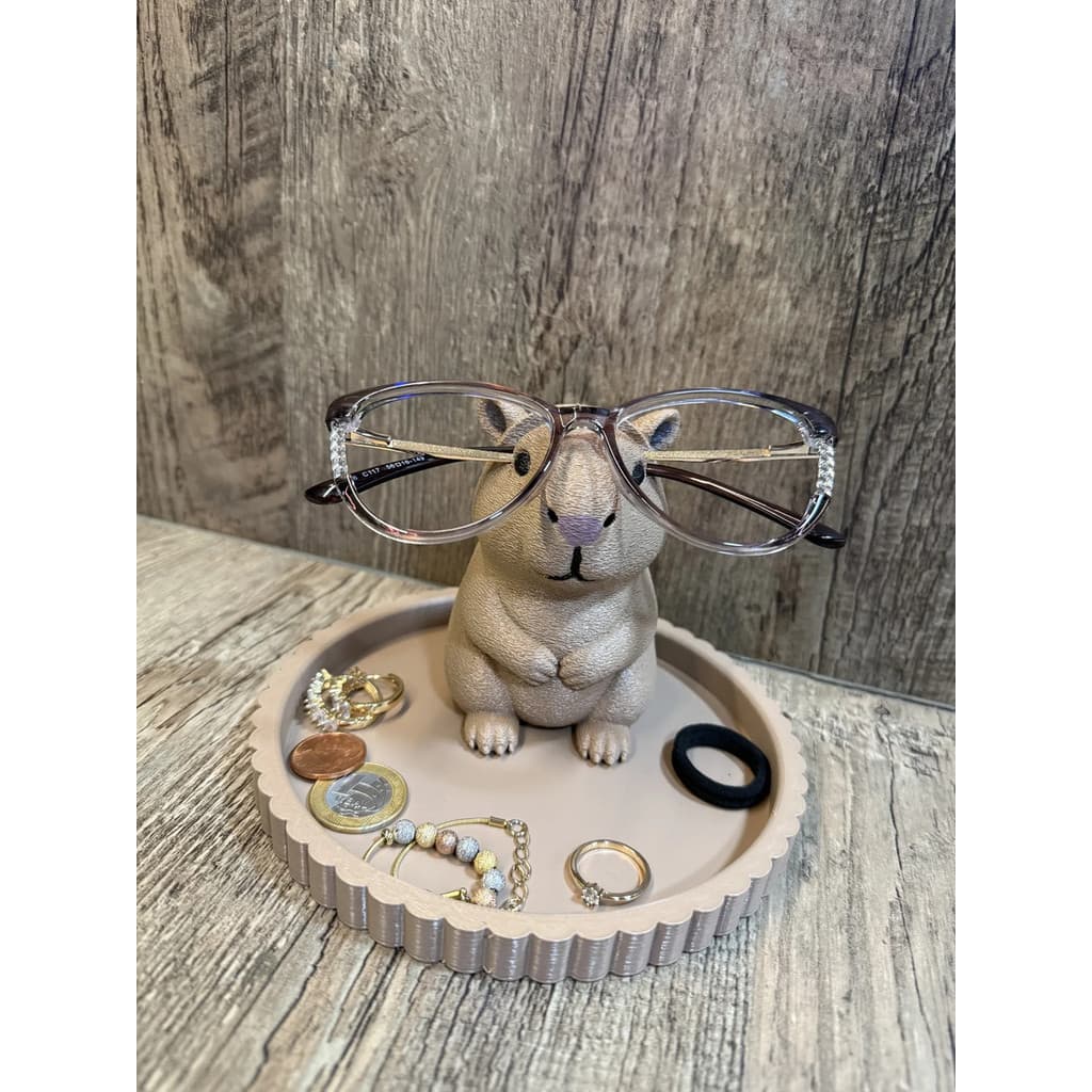 Porta Óculos Suporte De Mesa Decorativo Capivara Marrom