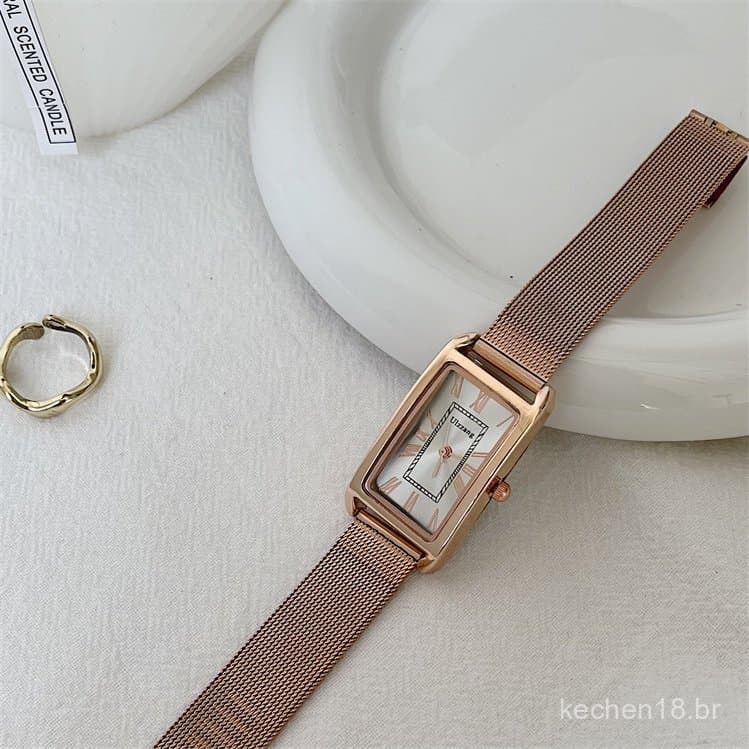 Relógio feminino popular de estilo coreano, relógio feminino retangular dourado vintage de luxo leve, modelo novo de 202