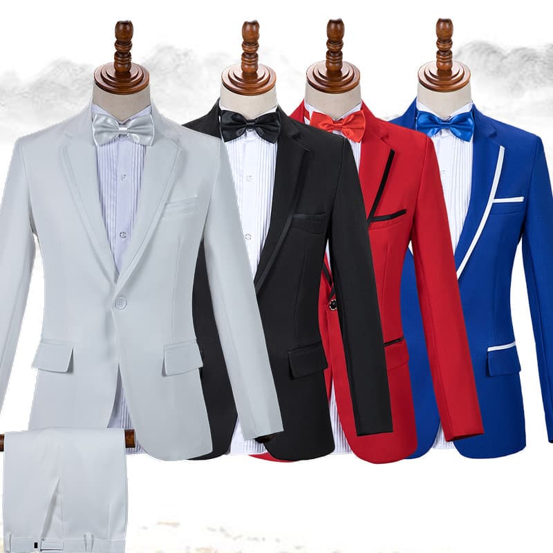 Homens de meia-idade idosos coro terno adulto desempenho traje anfitrião cantor palco vestido comando terno