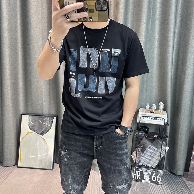 Camiseta masculina de manga curta de produtos europeus 2026 verão novo estilo carta impressão na moda magro-ajuste topo