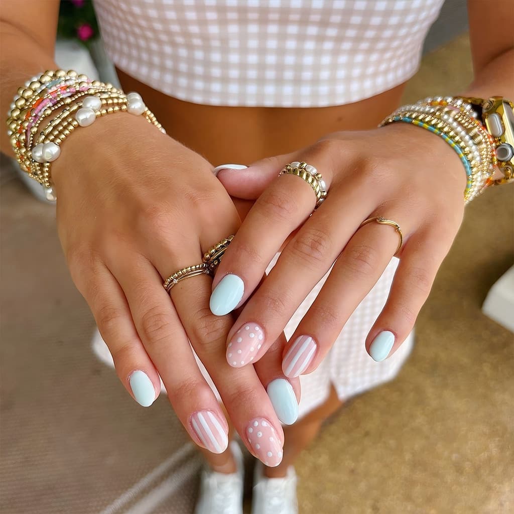 Conjunto de 24 Unhas Postiças Azuis Curtas Redondas com Listras e Bolinhas Estilo Retrô H6RZ