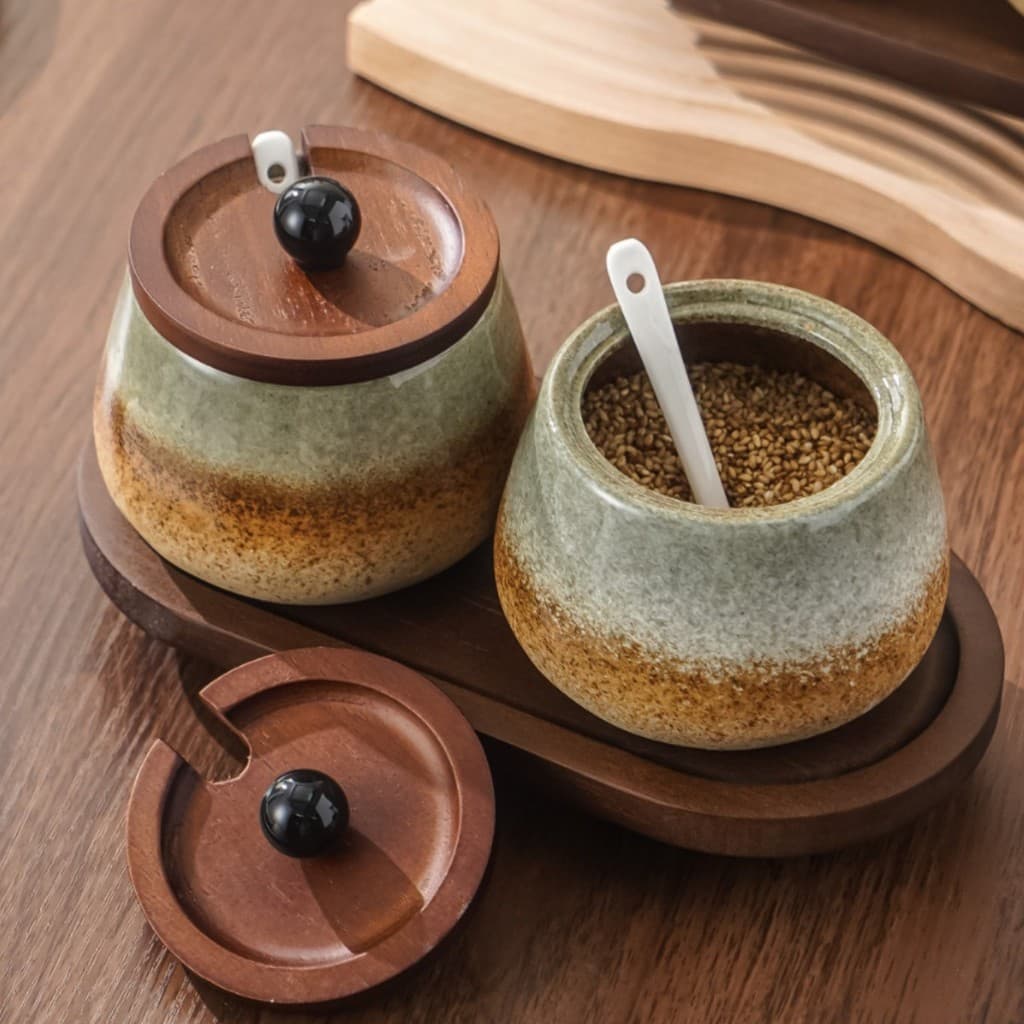 Pote de cerâmica para temperos de uso doméstico, com tampa e colher, conjunto de dois para MSG, essência de frango e sal