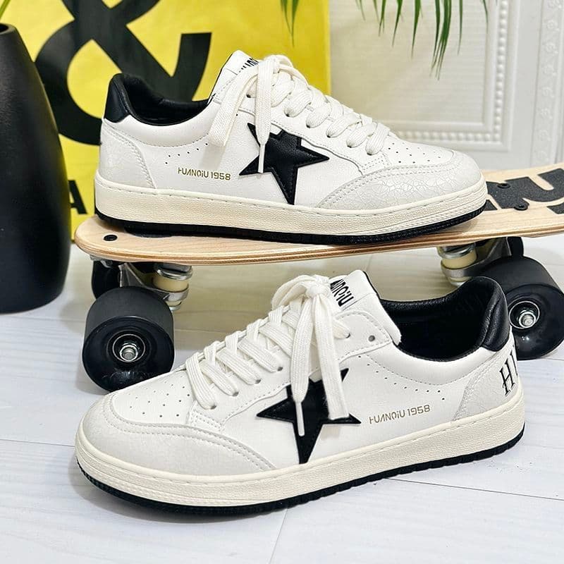 Pequenos sapatos brancos masculinos 2026 nova versão na moda All-Match Casual estilo Hong Kong tênis estrela sapatos mas