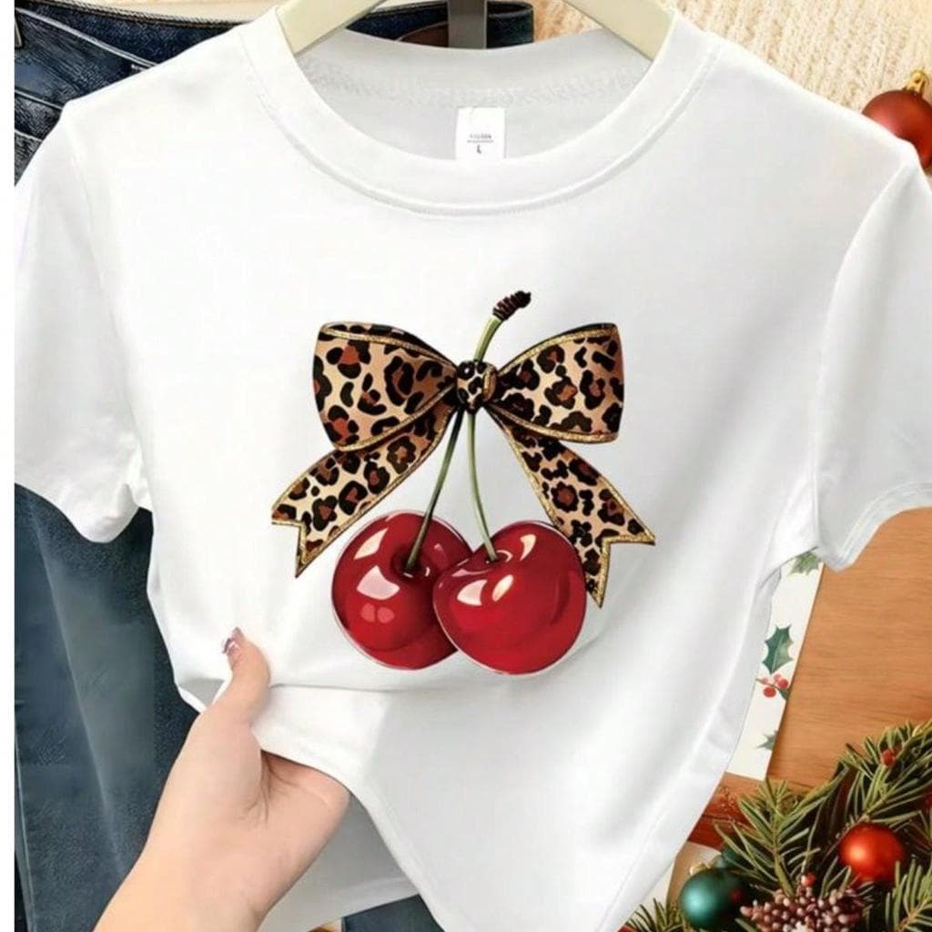 Cropped Camiseta Feminino Estampa de Laço Leopardo Cereja Top Cropped Confortável Tecido de Algodão