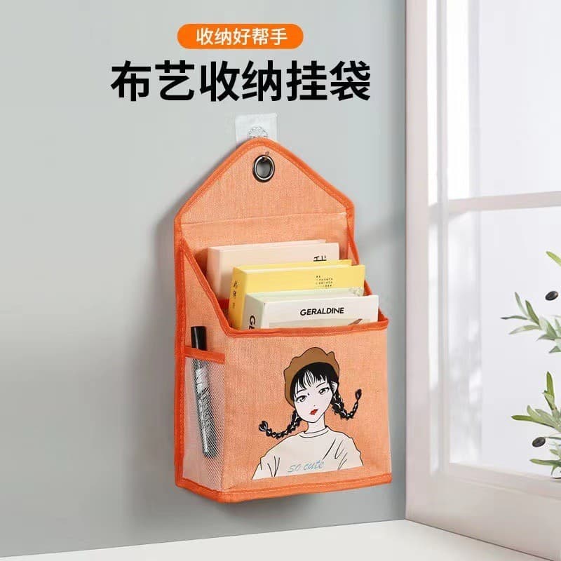 [Novo produto] Versão coreana Bolsa suspensa de desenho animado Dormitório Armazenamento de parede Ferramenta útil atrás