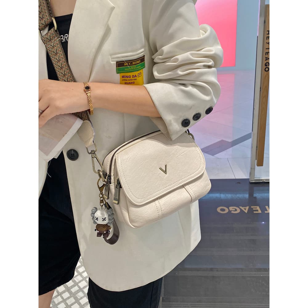 Bolsa feminina mensageiro 2026 novo estilo Multi-compartimento leve pequena bolsa mãe banda larga pequena bolsa de ombro