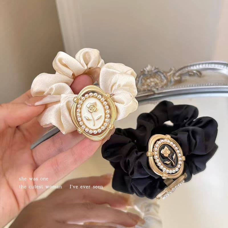 Elástico de cabelo simples em cetim estilo coreano com design de rosa, acessório de cabelo versátil e elegante para coqu
