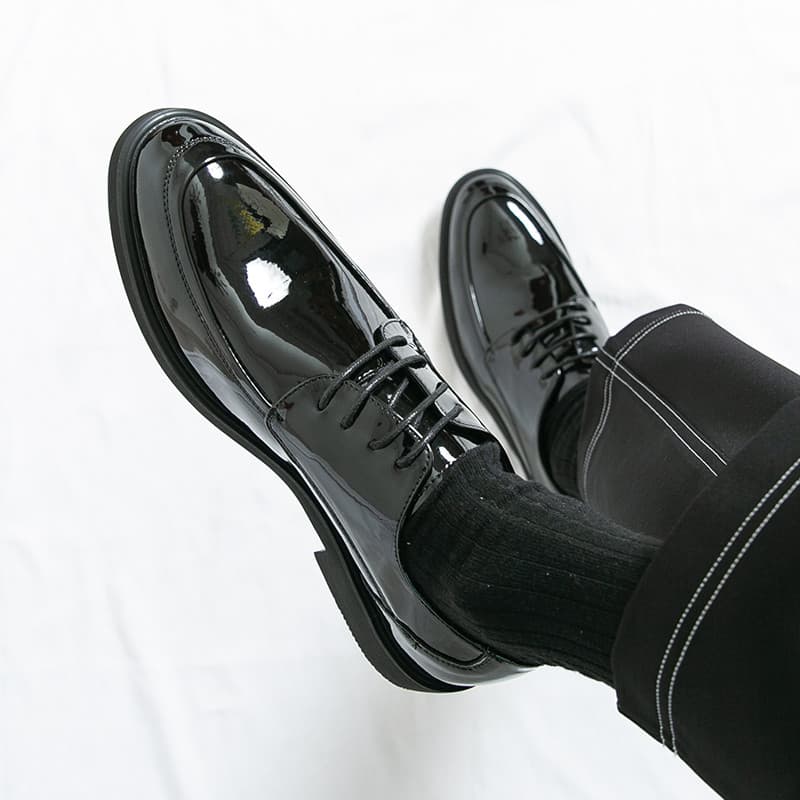 Moda masculina sapatos estilo britânico apontou Toe sapatos de couro masculino brilhante negócios Formal Wear Derby sapa