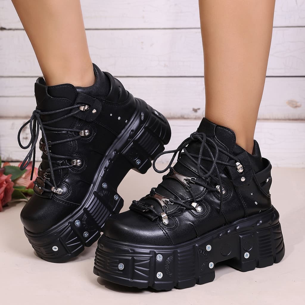 Novidade 2026: Tênis Femininos Góticos Escuros Estilo 'Dad Shoes' com Sola Grossa, Estilo Heavy Metal e Punk Gótico