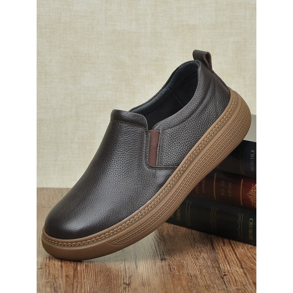 Sapatos de couro casuais masculinos 2026 novos sapatos de couro macio sola macia de meia-idade idosos pai deslizamento e