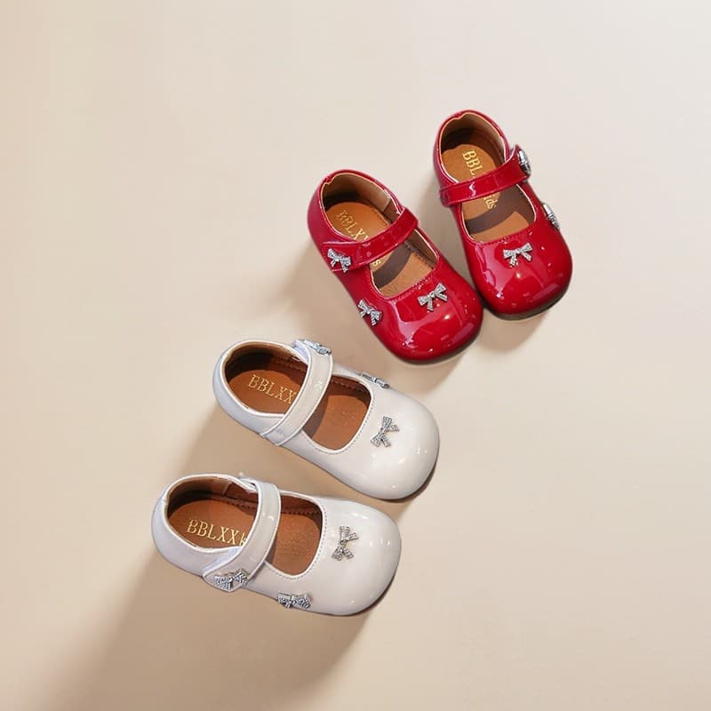 Meninas sapatos de couro 2025 primavera outono novo estilo crianças princesa diamante arco bombas meninas sola macia sap