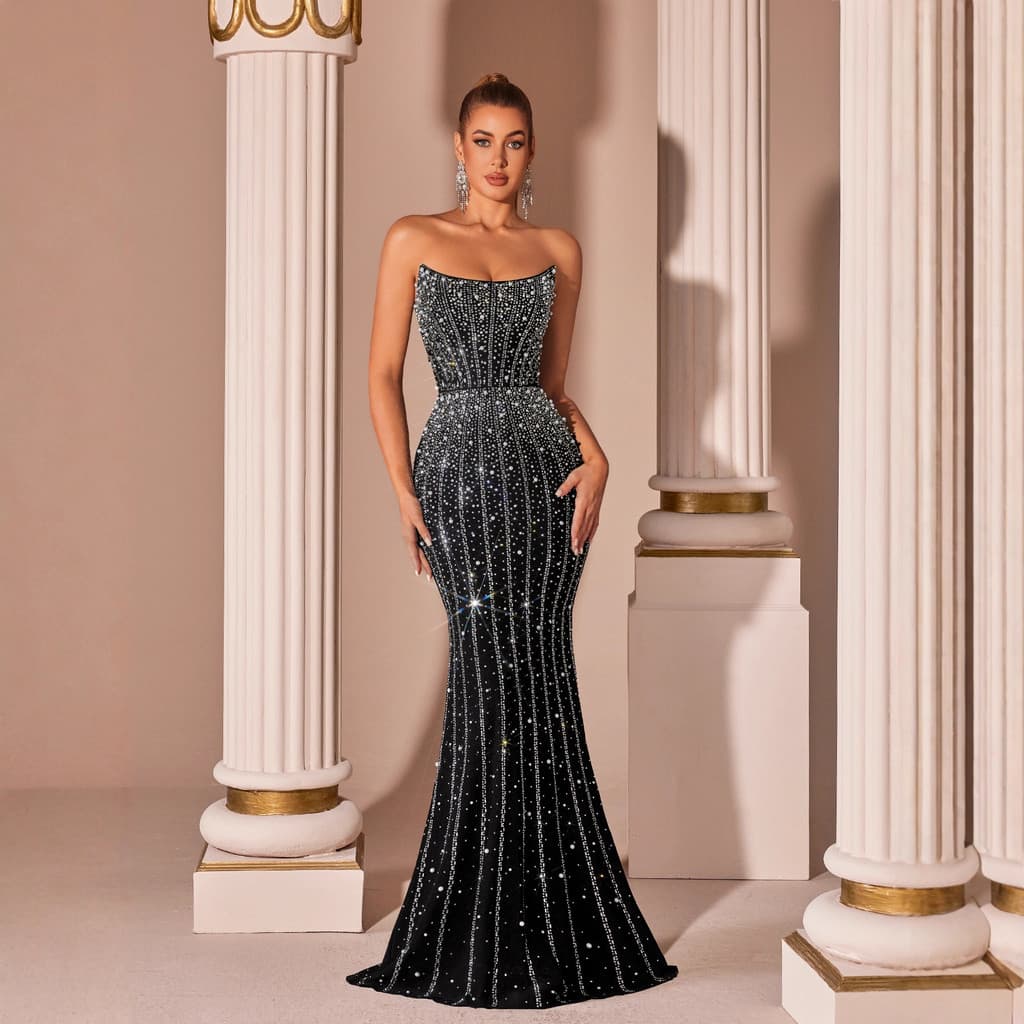 Novo vestido de noite sem alças, modelo cauda de peixe, com detalhes completos em strass, luxuoso e elaborado, adornado
