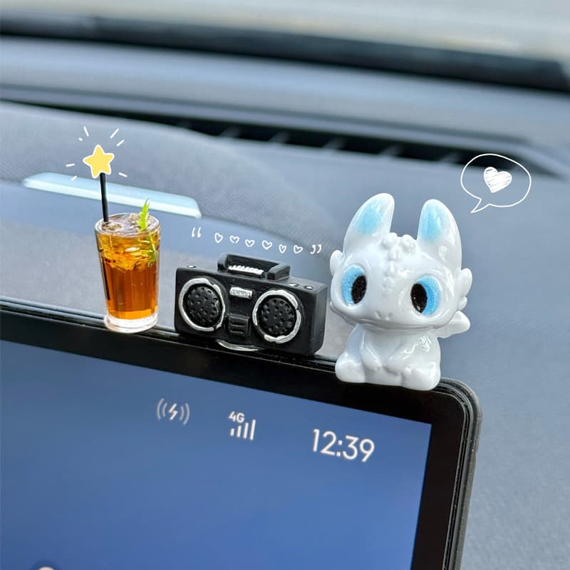ENVIO RÁPIDO: Decoração de Painel de Carro em Preto e Branco, Figura de Desenho Animado Fofa, Ornamento para Interior de
