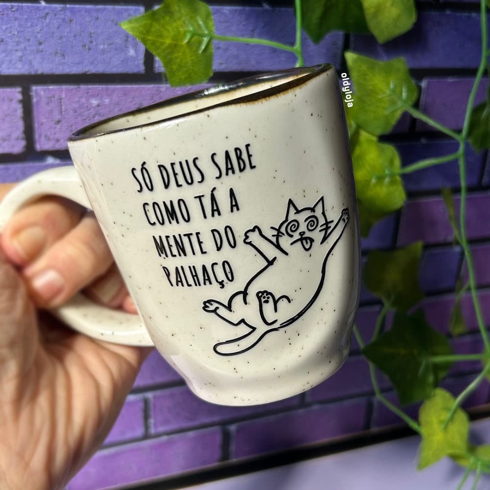 Caneca Engraçada Só Deus Sabe Como Tá a Mente do Palhaço Cerâmica 260ml