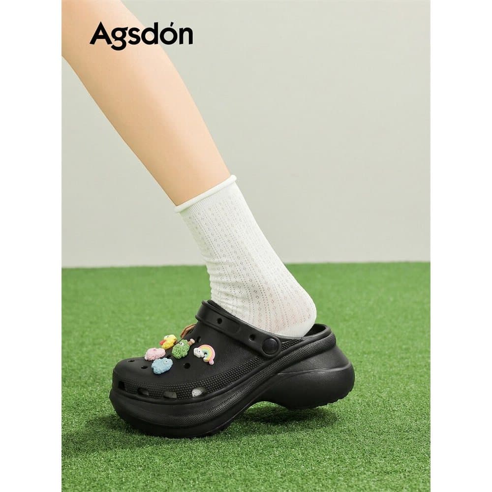 Aogushi Dengdong sapatos femininos 2026 novo estilo verão preto exterior usar sapatos de praia pisando na merda sandália