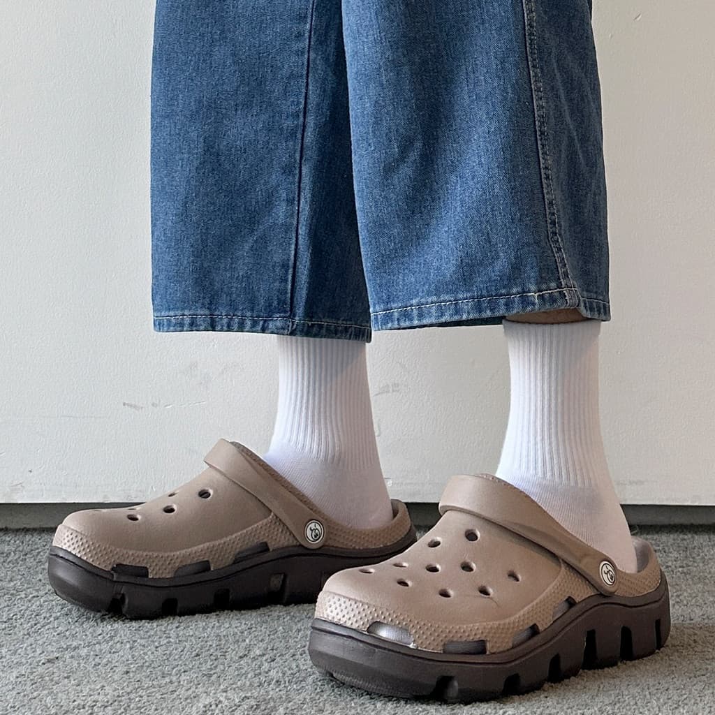 Sapatos de sola grossa buraco masculino verão exterior Wear 2024 novo estilo praia Toe-coberto Anti-deslizamento desodor