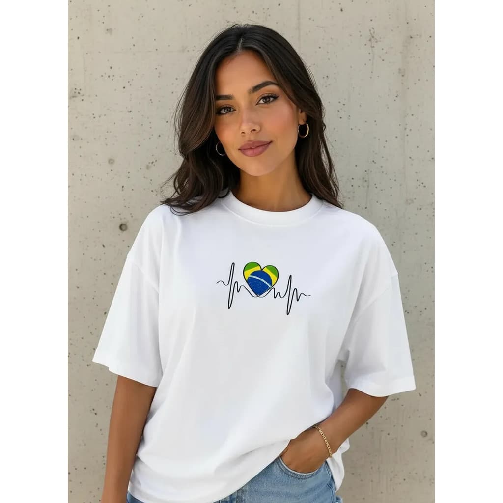 Camiseta Plus Size Feminina  Estampa Coração Brasil Bolsonaro