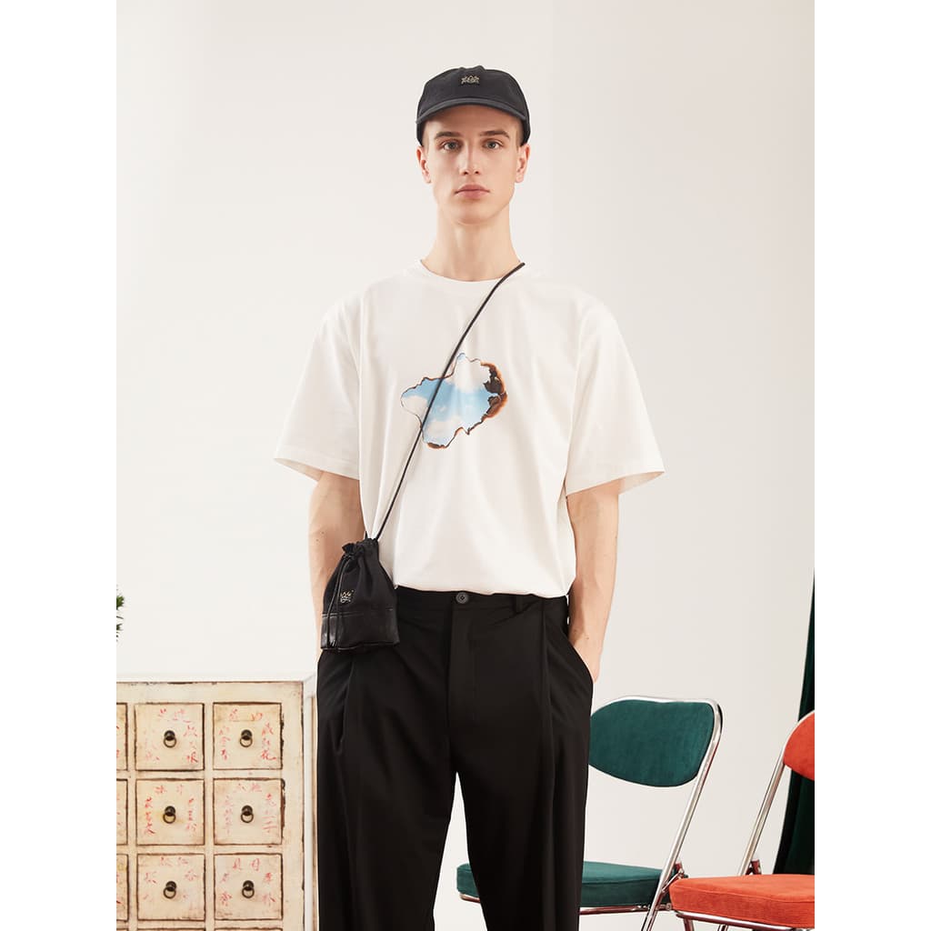 [149 Yuan Escolha Três Peças] Ayunga Menghetang Celebridade Estilo Cinzas Vazias Verão Camiseta Ombro Caído Casal Manga