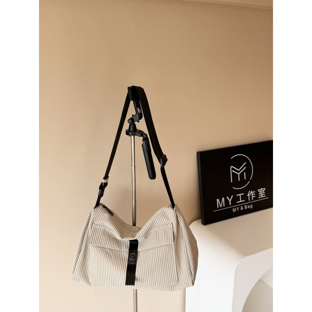MY Leve All-Match Versão Coreana Bolsa de Ombro Listrada Casual Sacola de Grande Capacidade Simples All-Match Messenger