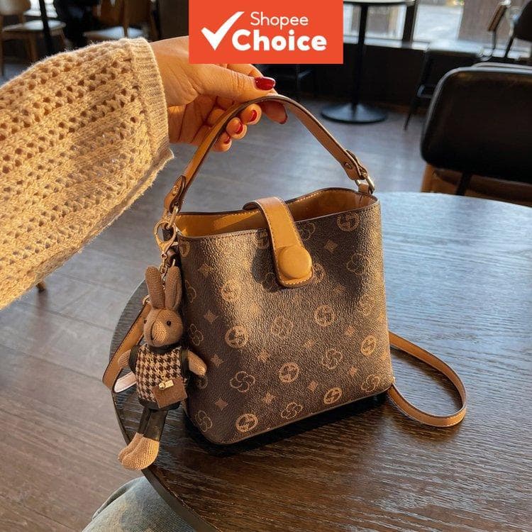 Bolsa bucket de couro premium clássica feminina, 2026 nova bolsa versátil de ombro, tiracolo e de mão