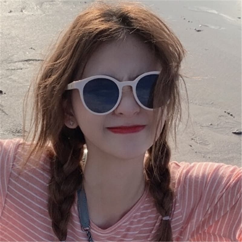 Retro fresco leite branco óculos de sol feminino versão coreana na moda rua tiro All-Match óculos de sol único piqueniqu