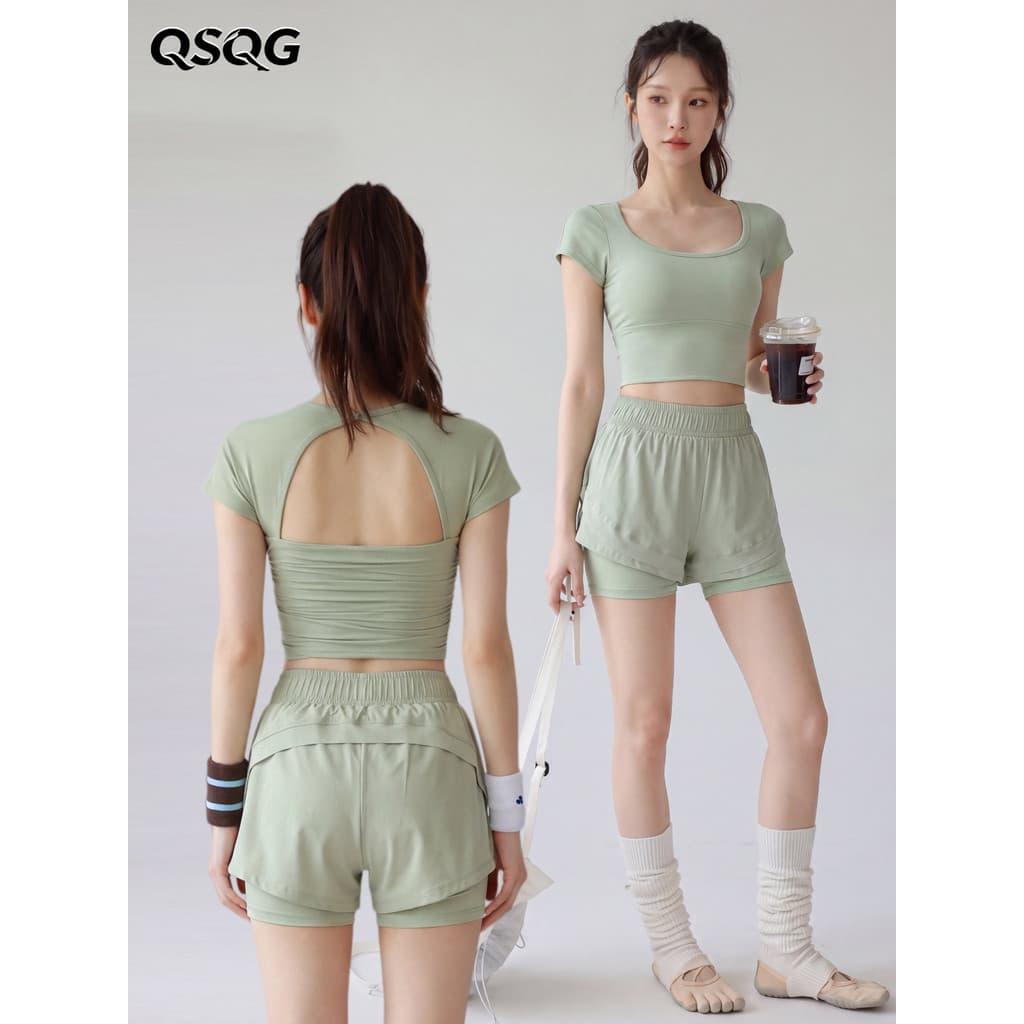 Terno esportivo de Fitness feminino oco bela cinta almofada no peito malha costura Yoga Wear manga curta falso Shorts de