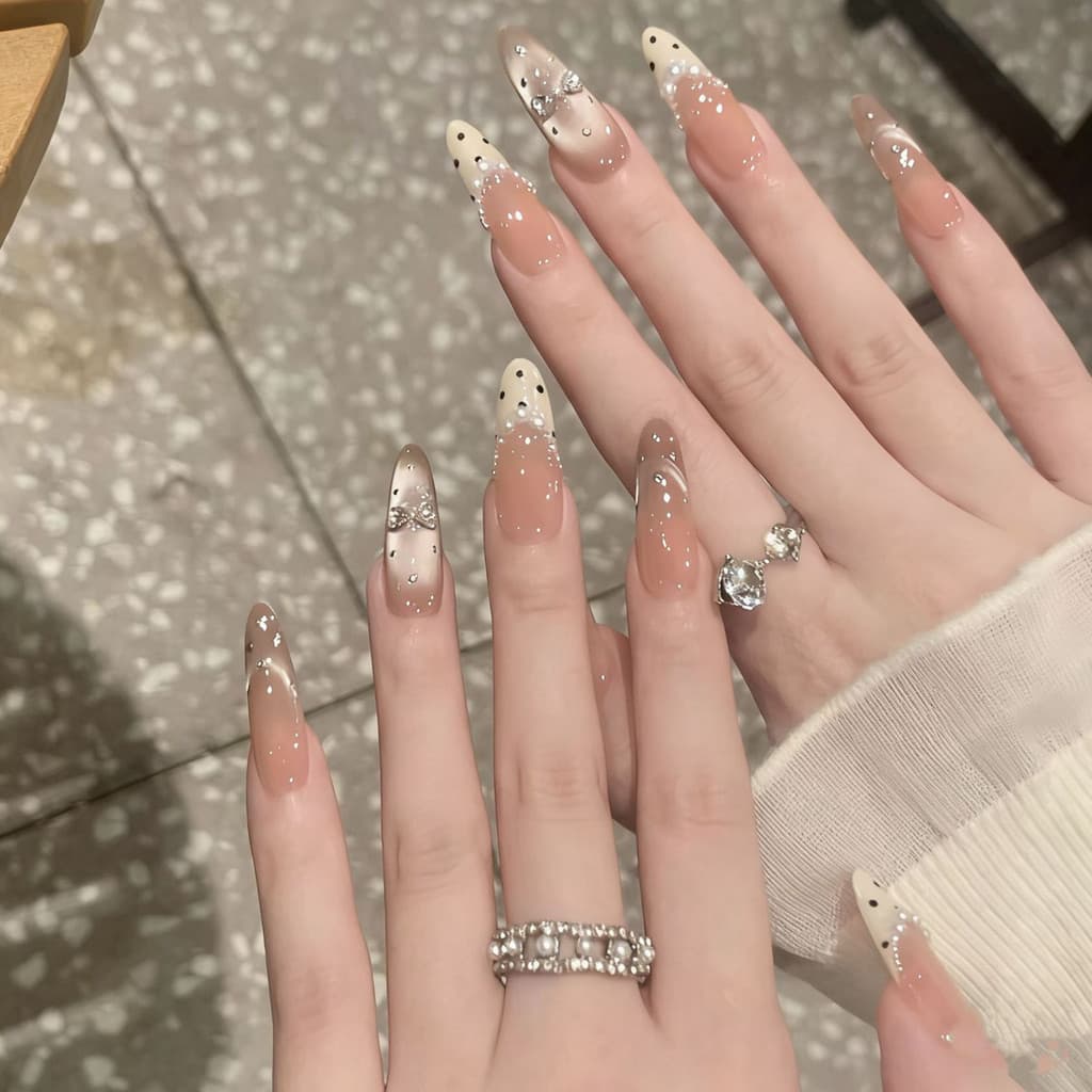 Puro artesanal bolinhas usando unhas creme suave francês High-End Wearable unhas artesanais puras