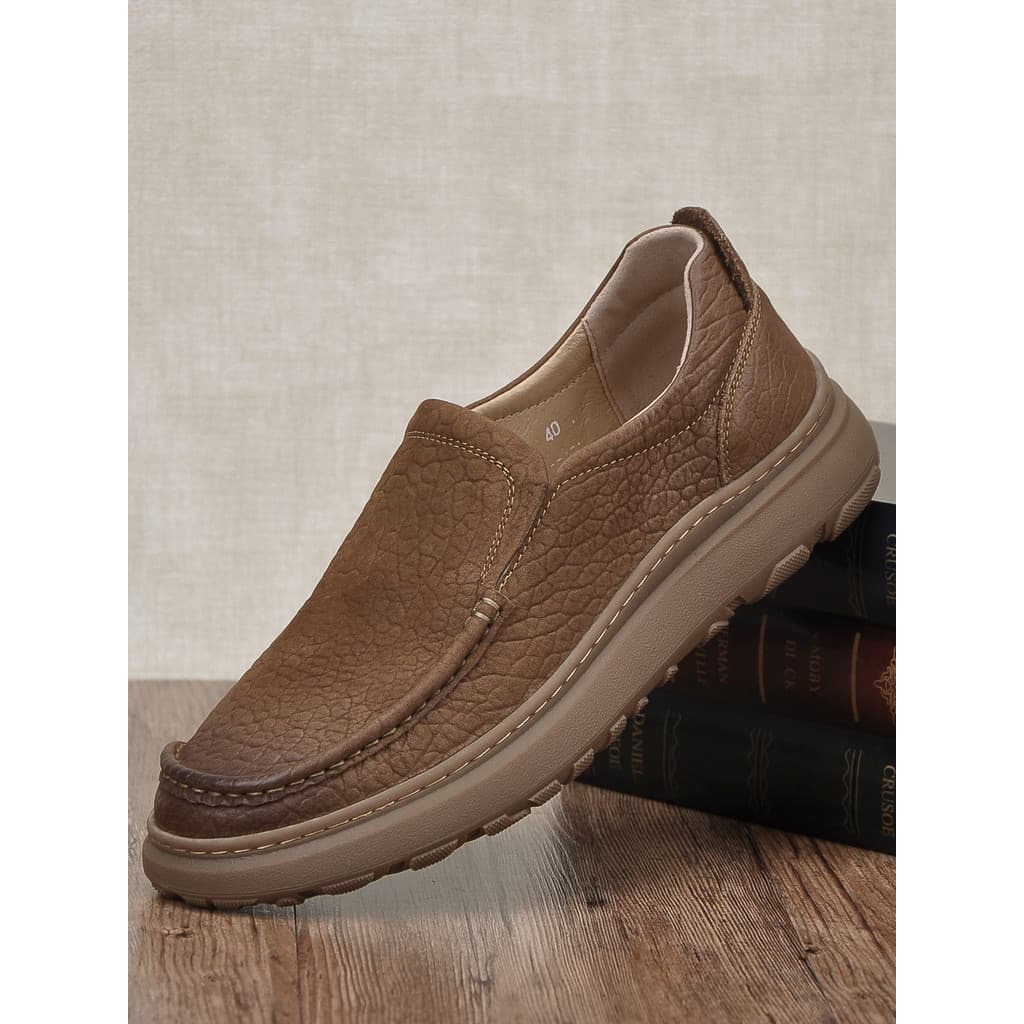 Primeira camada mocassins de couro masculino 2026 novo estilo de sola grossa resistente ao desgaste sapatos masculinos R