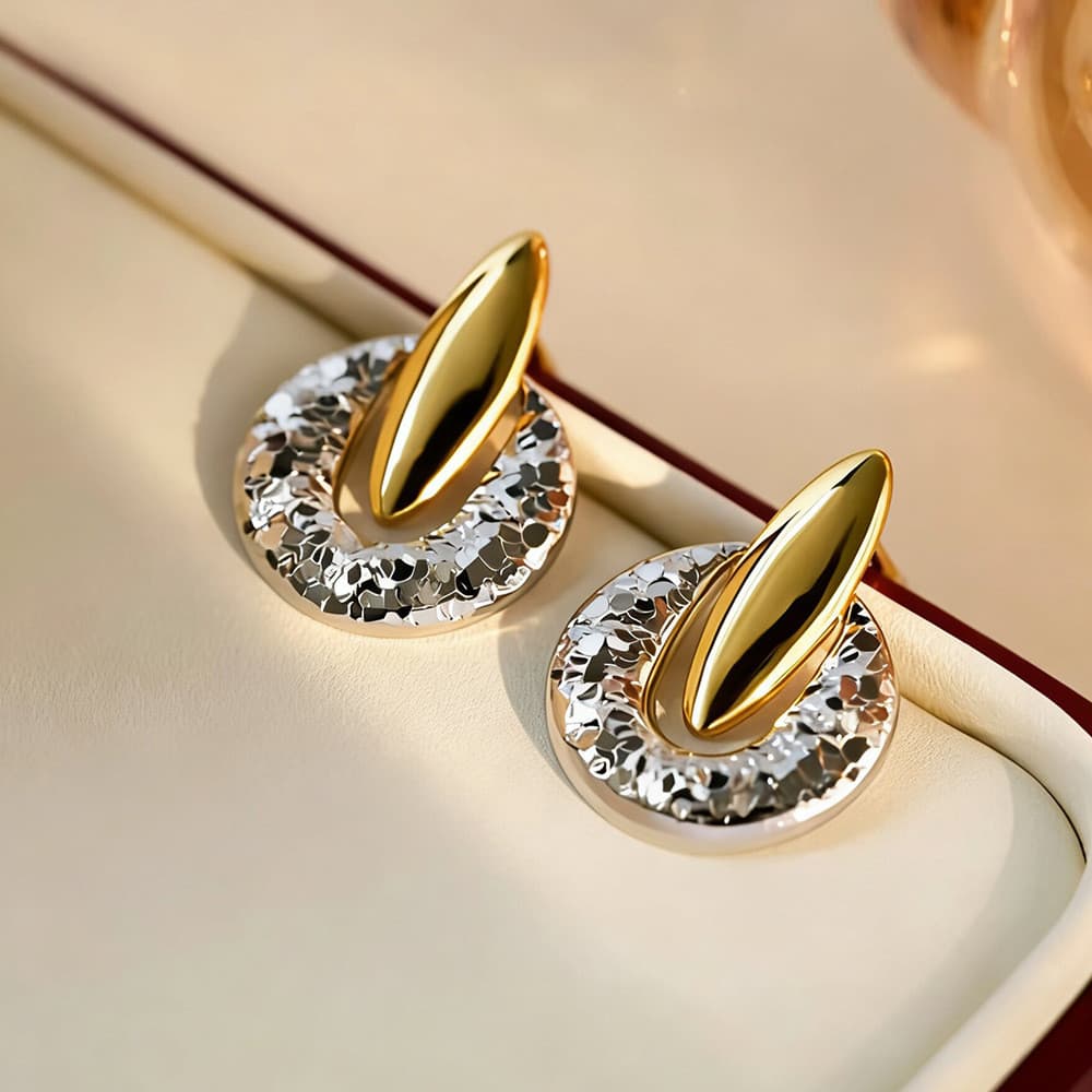 【8】Brincos compactos e requintados com textura em dois tons