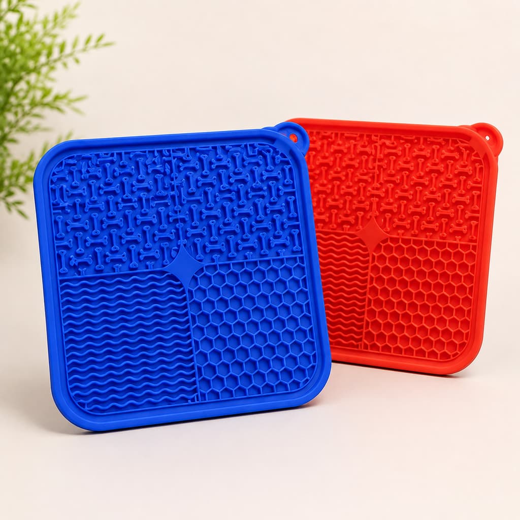 Tapete Lamber Pet Silicone 20x20cm Comedouro Lento Interativo para Cachorro Gato com Ventosas