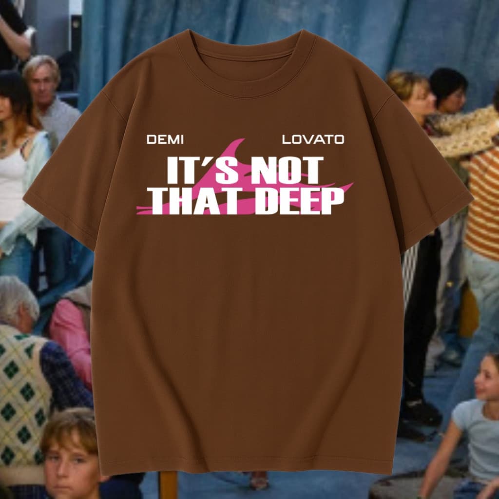 [Camiseta Premium em Algodão Puro]SISI Camiseta Unissex It's Not That Deep Demi Lovato Cantora Pop Adolescente algodão