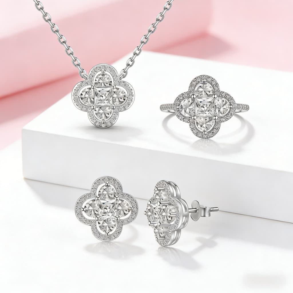 Conjunto de três peças em prata S925 com trevo de quatro folhas da sorte: Anel/Colar/Brincos LCBN