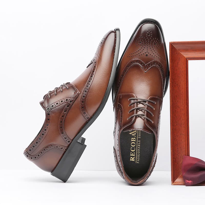 Aumento interno 2026 novo estilo esculpido sapatos de couro Braddock masculino couro genuíno apontou Toe negócios britân