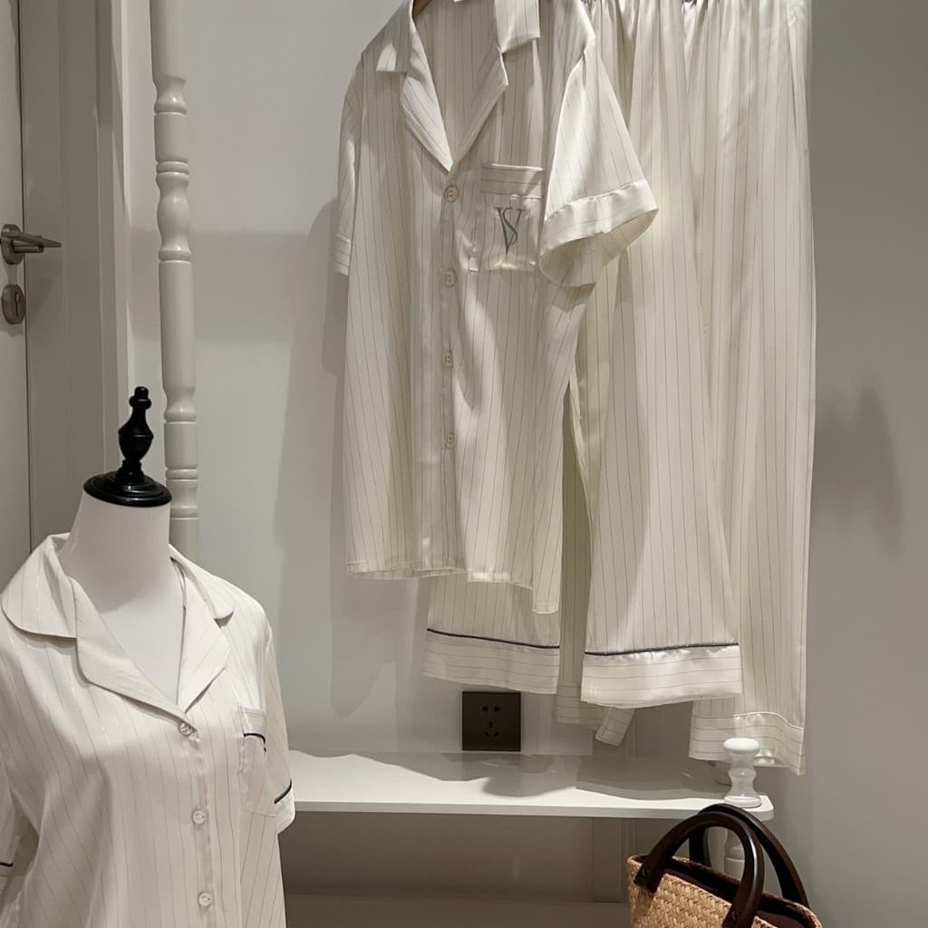 Pijamas masculinos pijamas de seda gelo pijamas masculinos verão fino alto-fixado fio de prata bordado casal pijamas K H