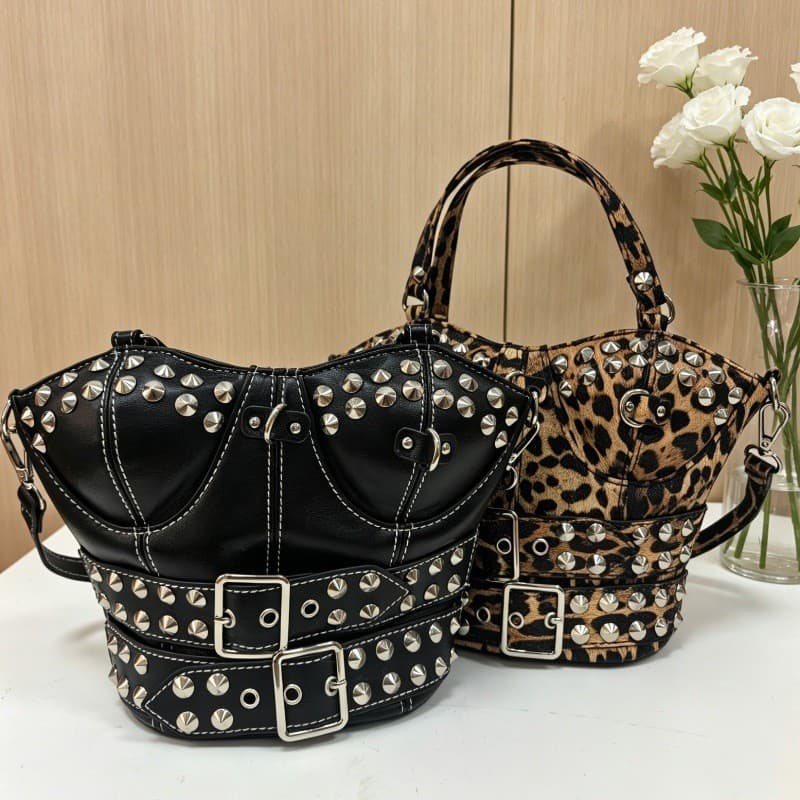 Nova bolsa de ombro estilosa com estampa de leopardo retrô 2026, com formato peculiar de bolsa transversal.