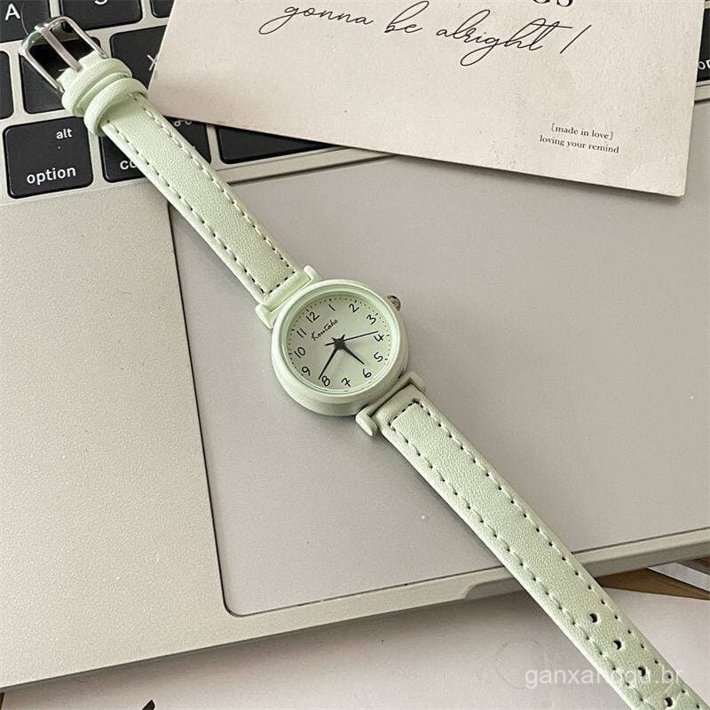 Relógio popular de verão, compacto e pequeno, com uma pulseira de couro fina, simples e elegante, adequado para estudant