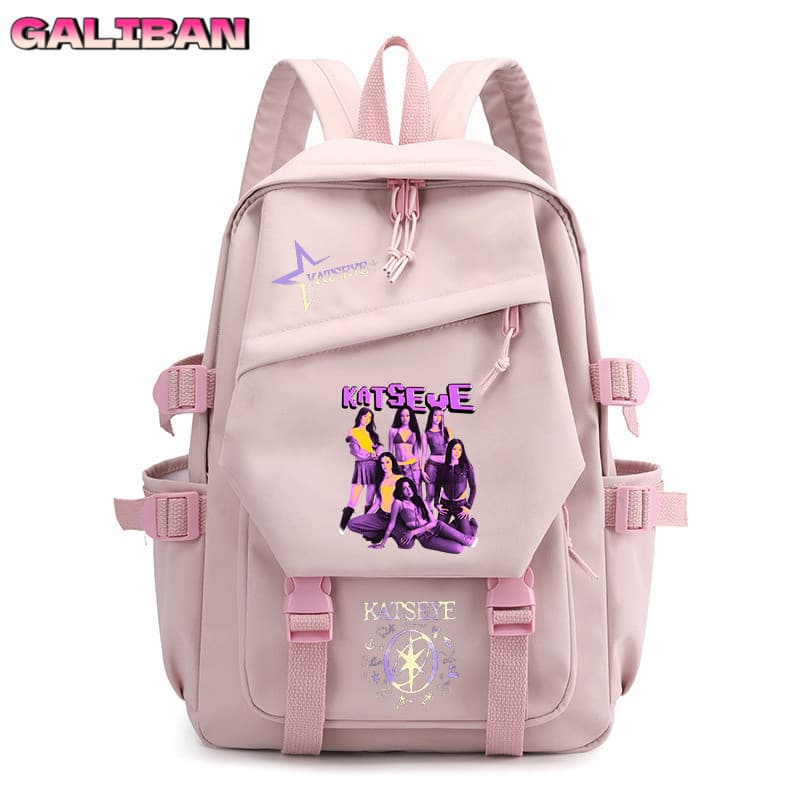 Mochila KATSEYE com Estampa de Grupo Feminino, Estilo Universitário, Grande Capacidade, para Estudantes