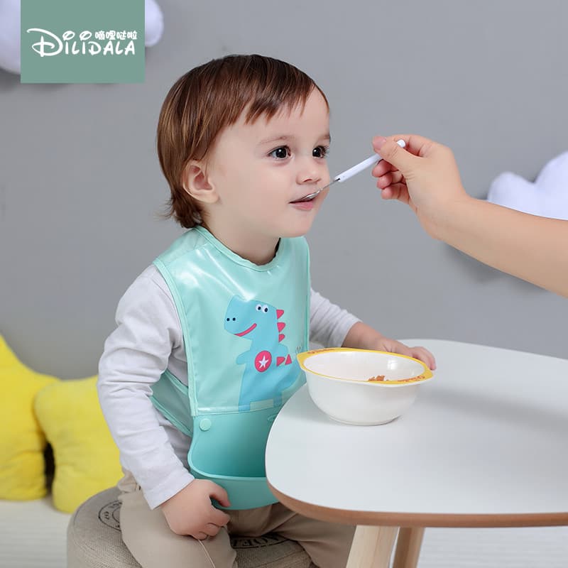 Tipo de alça de Silicone macio bebê comer babador bebê Saliva babador pano alimentação bolso à prova dwaterproof água ti