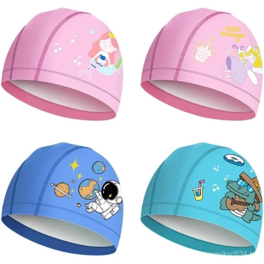 Conjunto de duas toucas de natação infantis em tecido com estampas para piscinas infantis.