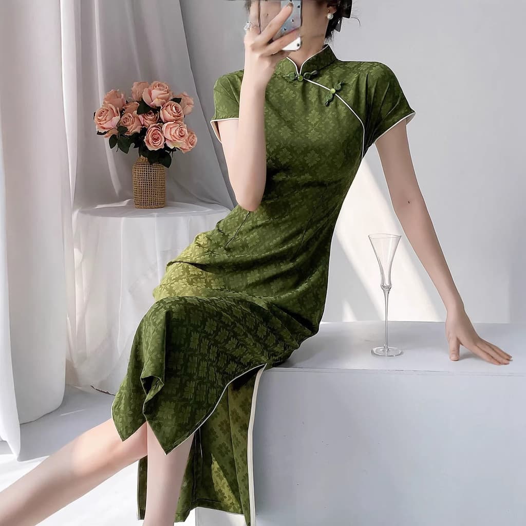 T Tang Yilian Lindo Cheongsam de Três Cores Feminino 2026 Novo Estilo Chinês Vestido Slim-Fit de Manga Curta Diariamente
