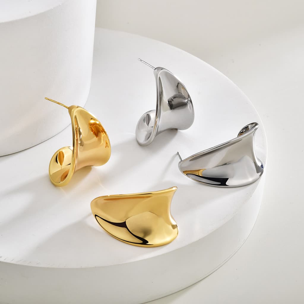 【102】Brincos curvos brilhantes, elegantes e simples