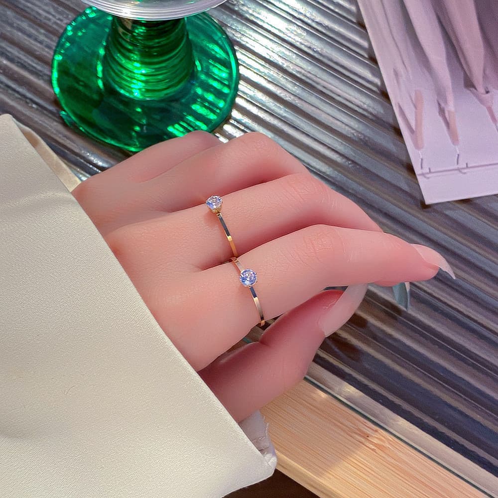 [Estoque pronto] Anel de diamante clássico simples e elegante de seis garras feminino titânio aço não desbotado anel de