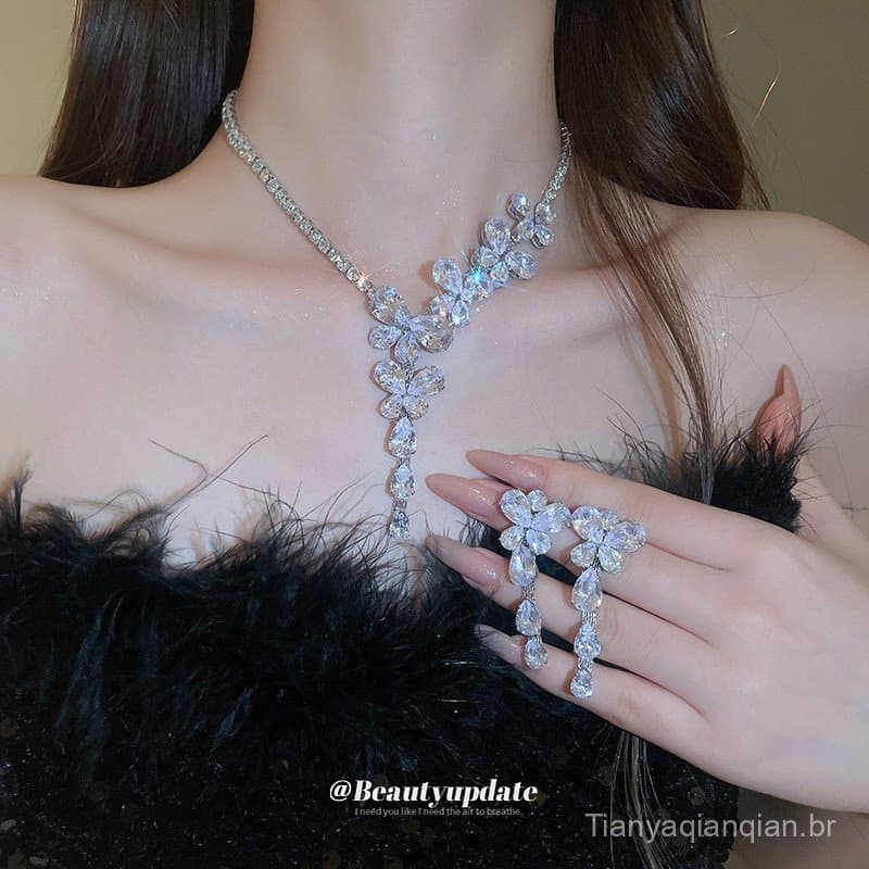Novo conjunto de brincos e colar com borboleta de zircônia super brilhante e detalhes em prata, elegante e estiloso, com
