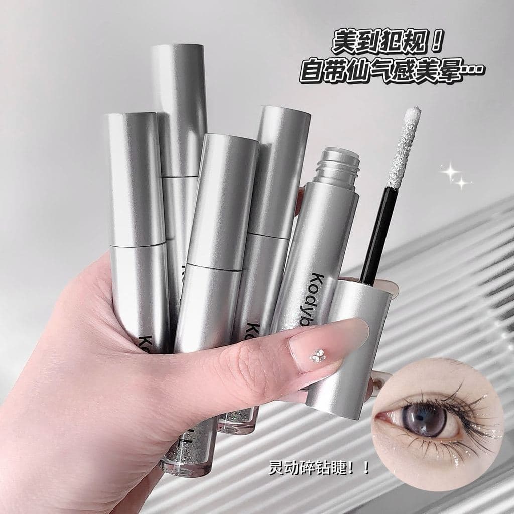 A Máscara para Cílios Crystal Diamond Shimmer da kodyboll é à prova d'água, alonga, curva, não borra, proporciona cílios