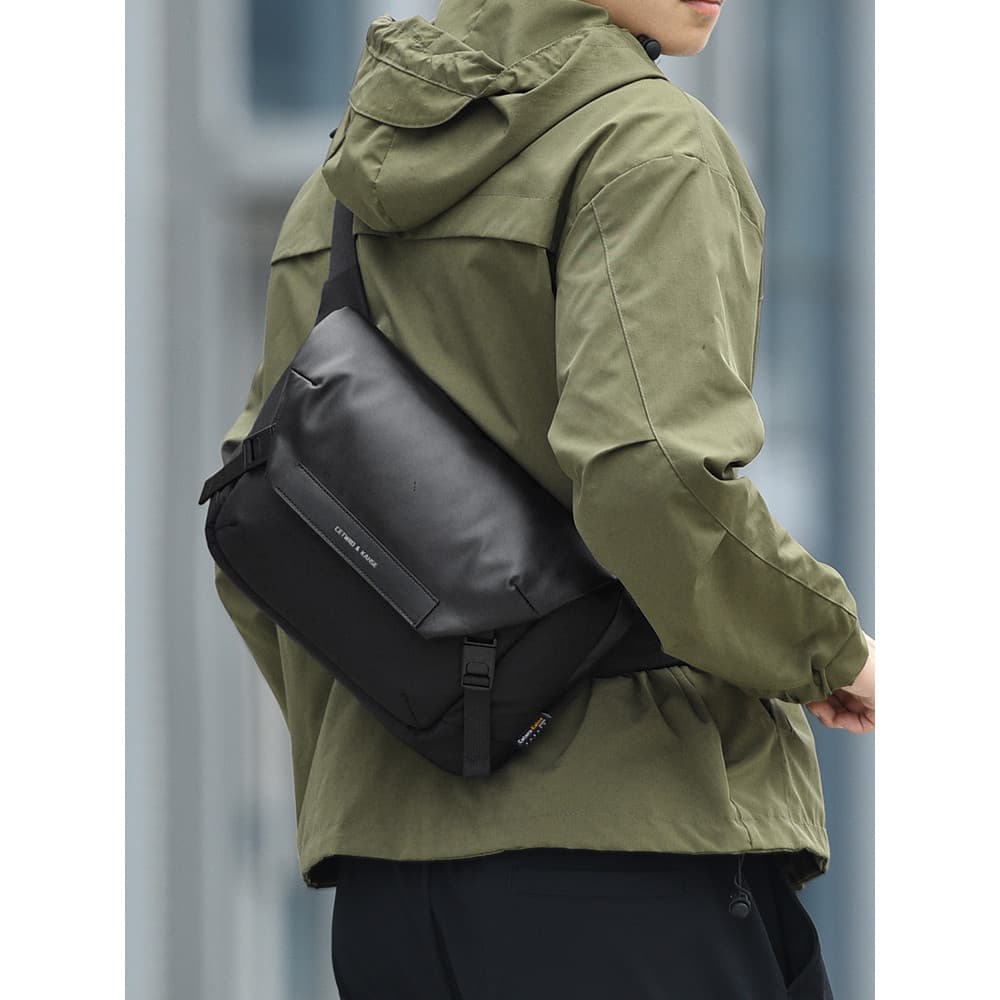 Nova bolsa de ombro masculina de alta qualidade viagem multifuncional Street Wear motocicleta saco Commuter repelente de