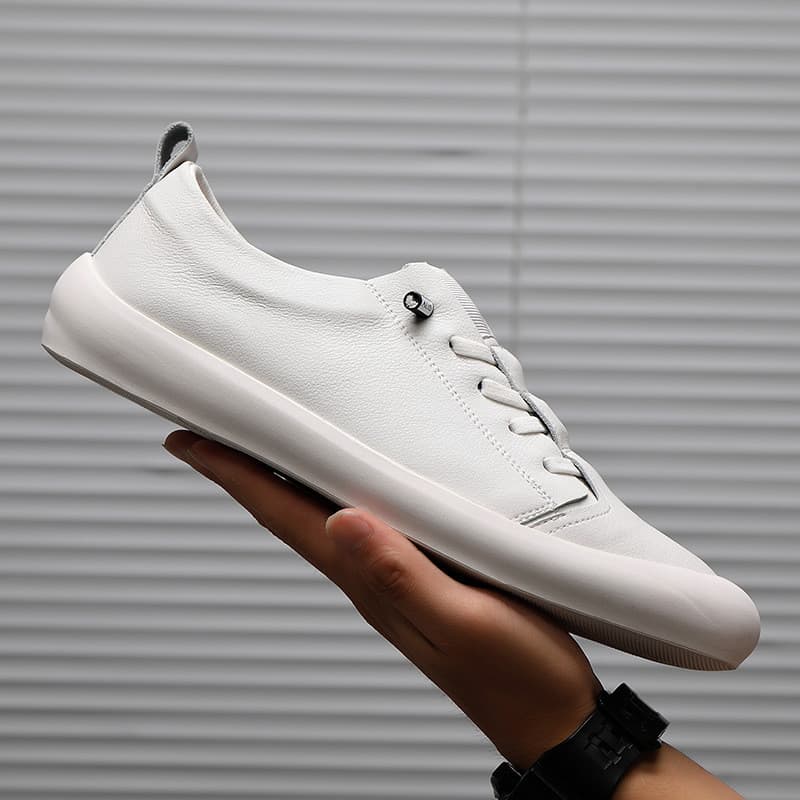 2025 novo estilo sapatos masculinos de couro genuíno versão coreana All-Match sapatos brancos deslizamento em orelhas pe